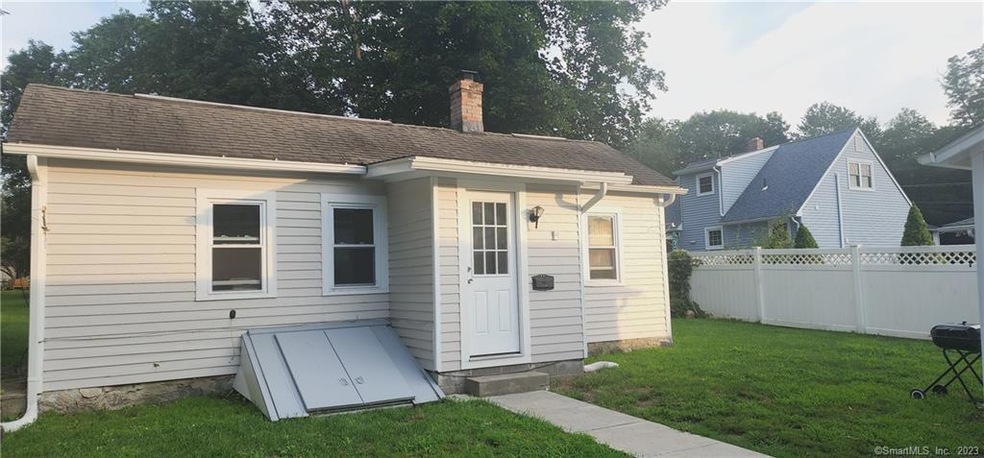 16 Sheffield Ln unit Back Cottage, Naugatuck, CT 06770 - photo 1