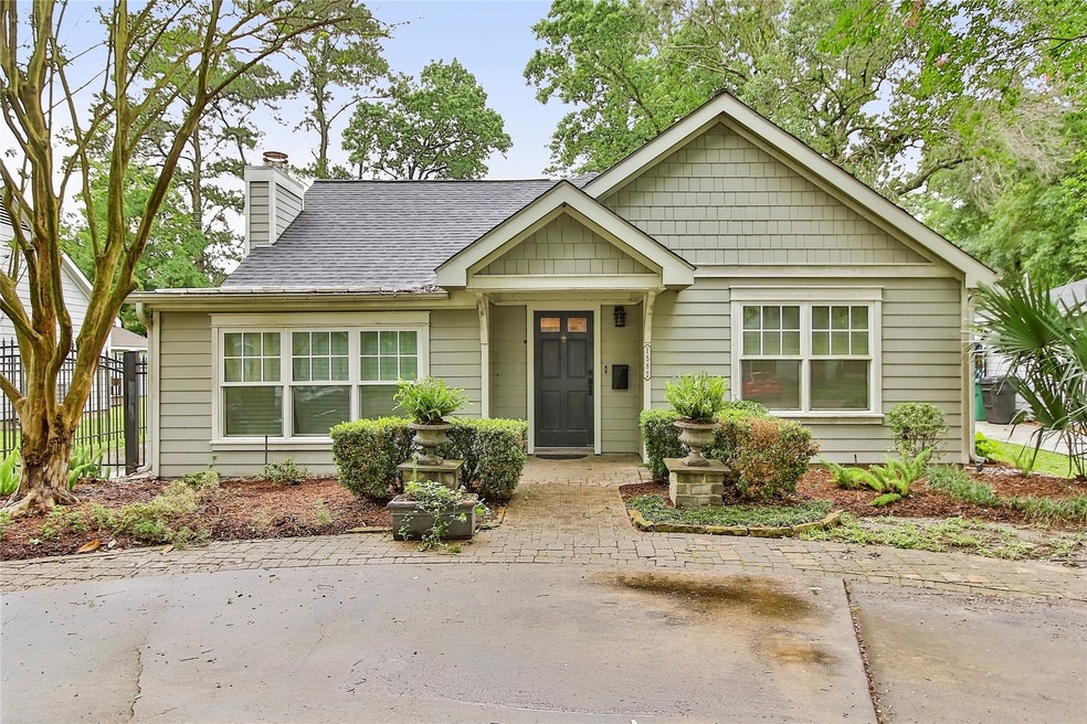 1582 Sue Barnett Dr, Houston, TX 77018 - photo 1