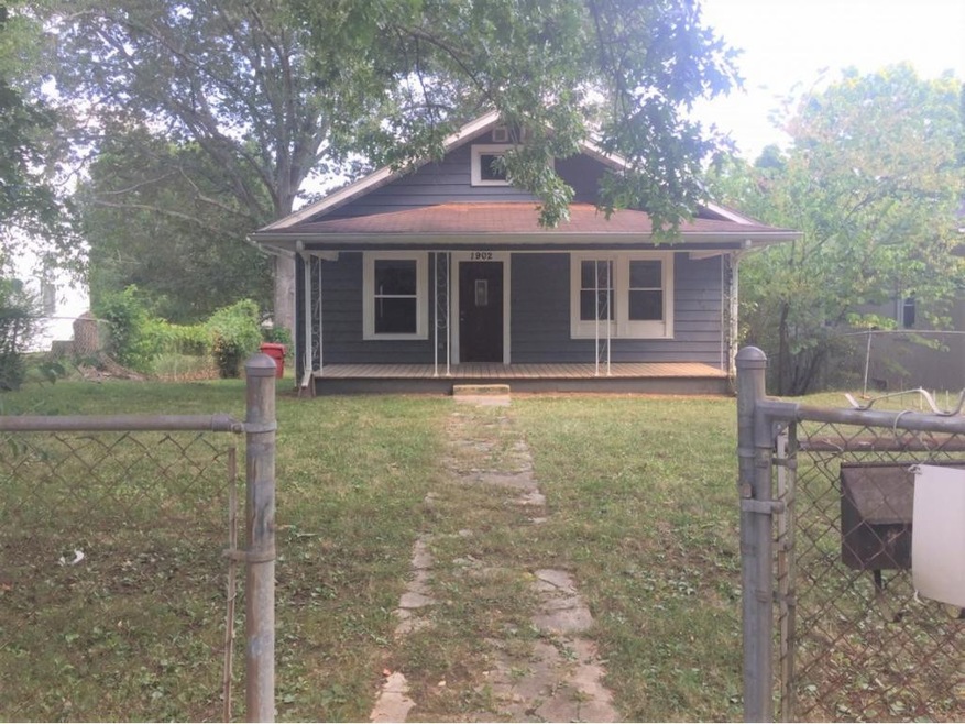 1902 E Unaka Ave, Johnson City, TN 37601 - photo 1
