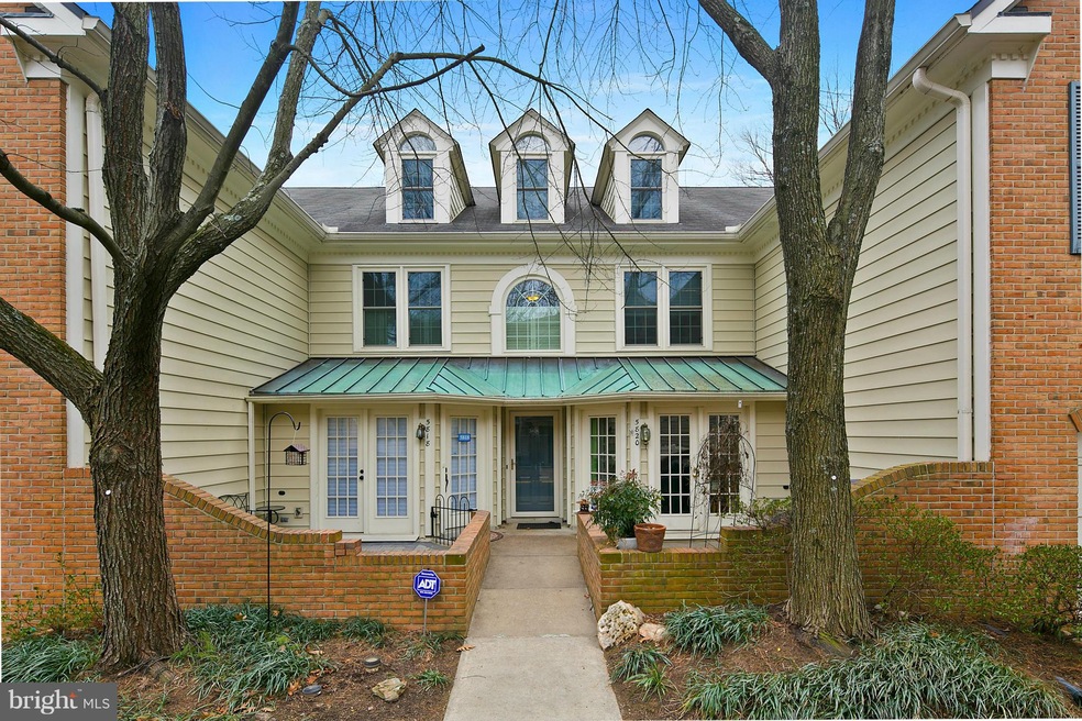 5818 Linden Square Ct unit 59, Rockville, MD 20852 - photo 1