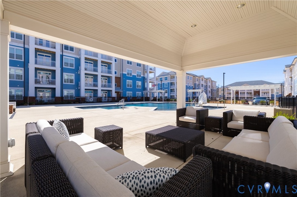 10526 Stony Bluff Dr unit 302, Ashland, VA 23005 - photo 1