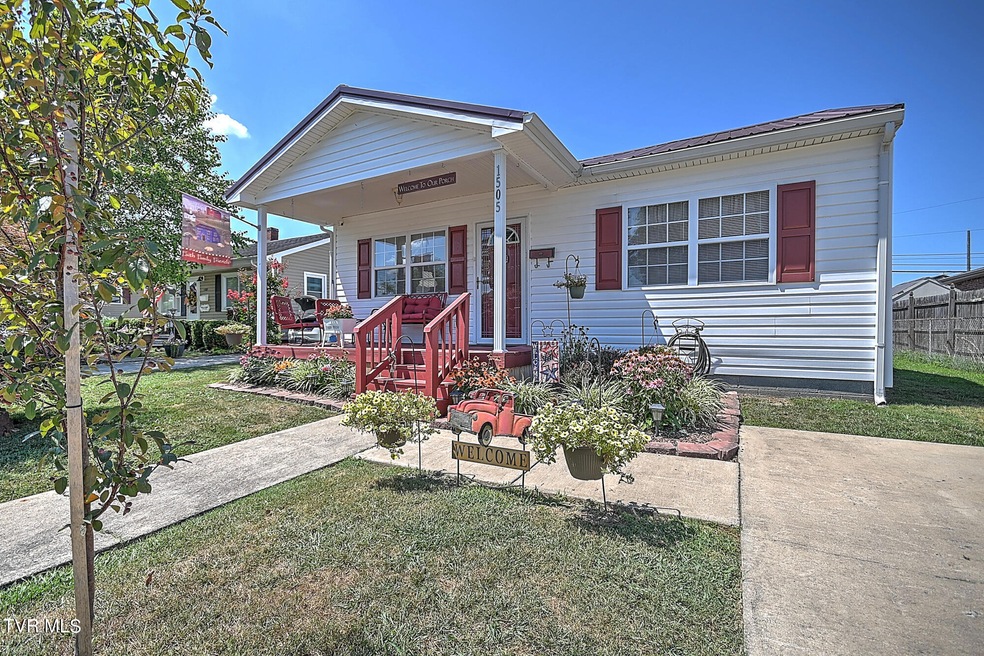 1505 Redwood-1