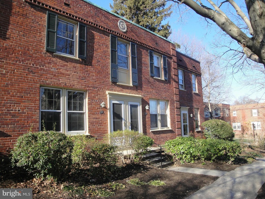 1210 S Barton St unit 321, Arlington, VA 22204 - photo 1