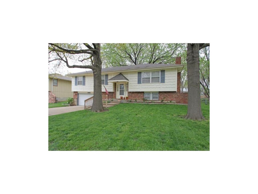 4 Bedroom, 2.5 Bath w 2 car garage