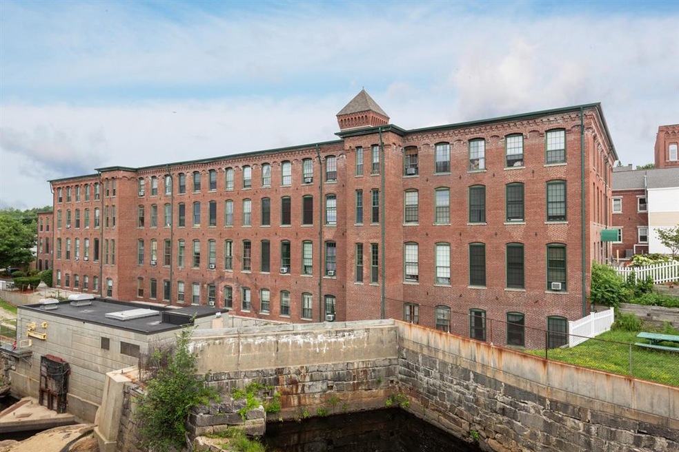 Emerson Mills unit 315, Pembroke, NH 03275 - photo 1