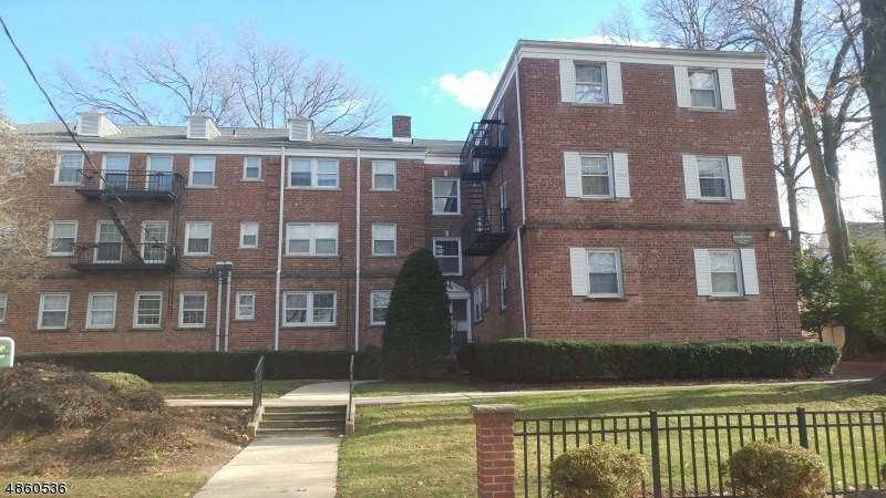 63 Forest Hill Pkwy unit 1H, Newark, NJ 07104 - photo 1
