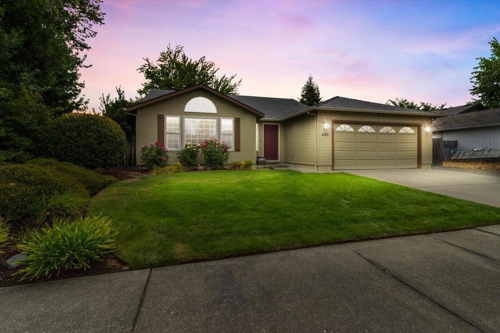 643 SW Leonard St, Grants Pass, OR 97526 - photo 1