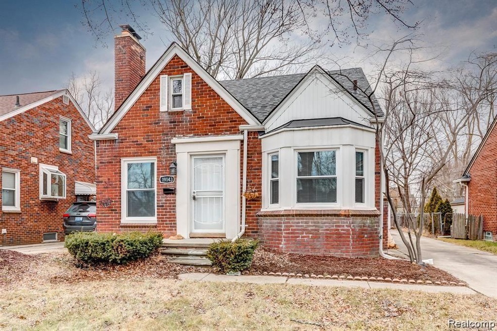 19143 Rolandale St, Grosse Pointe, MI 48236-1.jpg-
