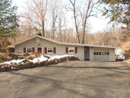 160 Lake Shore Dr, Pleasantville, NY 10570 - photo 1