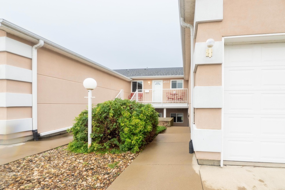 1730 W 18th St unit 203, Cedar Falls, IA 50613 - photo 1