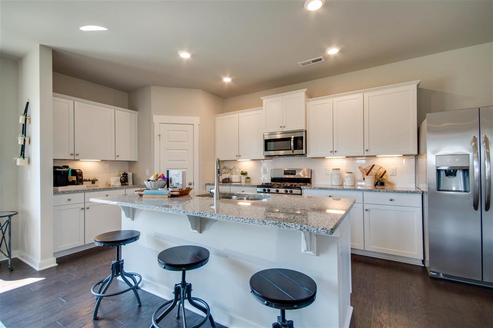 Large open kitchen with all appliances, fridge, ba