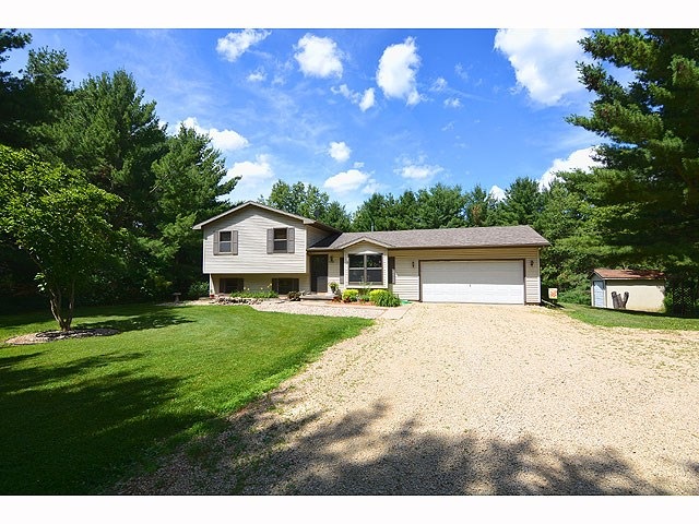 1605 Bonner Trail, Oregon, WI 53575 - photo 1