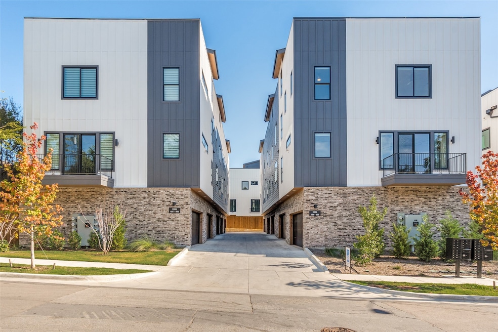 2206 Arroyo Ave unit 401, Dallas, TX 75219 - photo 1