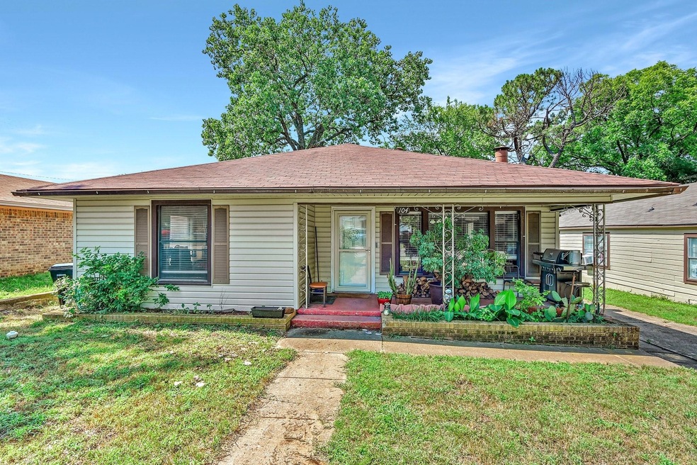 104 W Acheson St, Denison, TX 75021 - photo 1