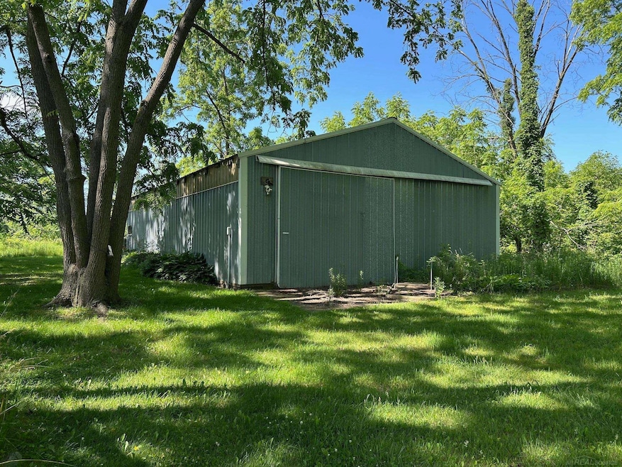 4550 E Snover, Deckerville, MI 48427 - photo 1