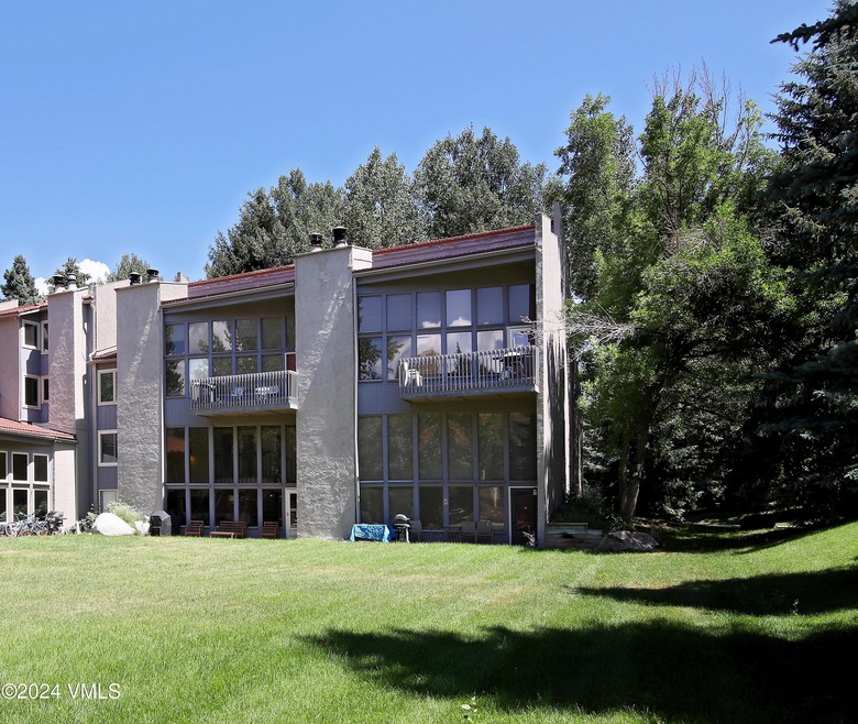 cornerstone_c8_exterior