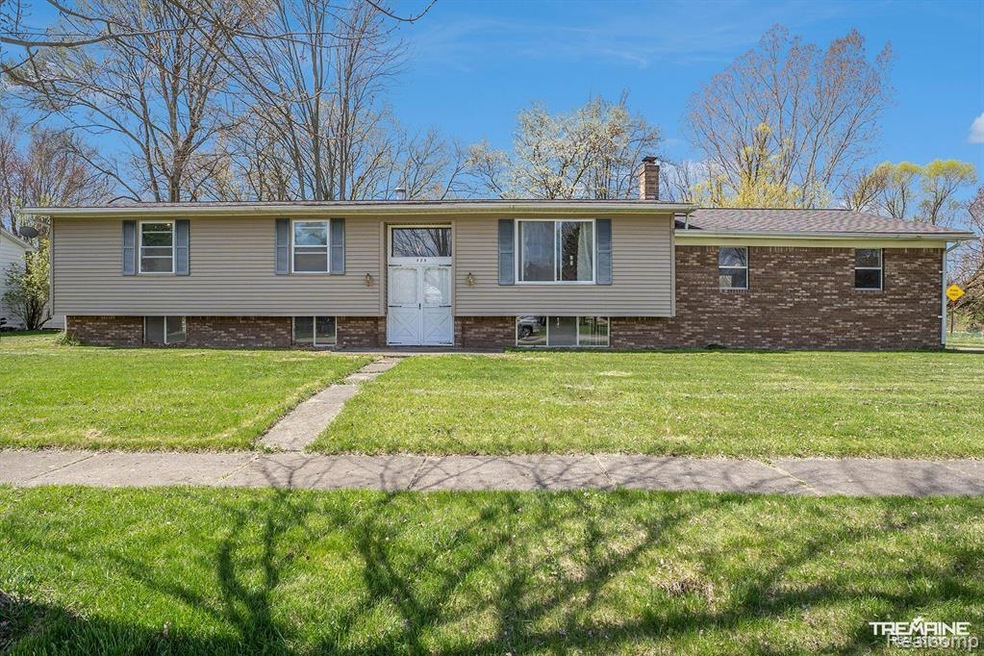 428 Primrose Ln, Flushing, MI 48433 - photo 1