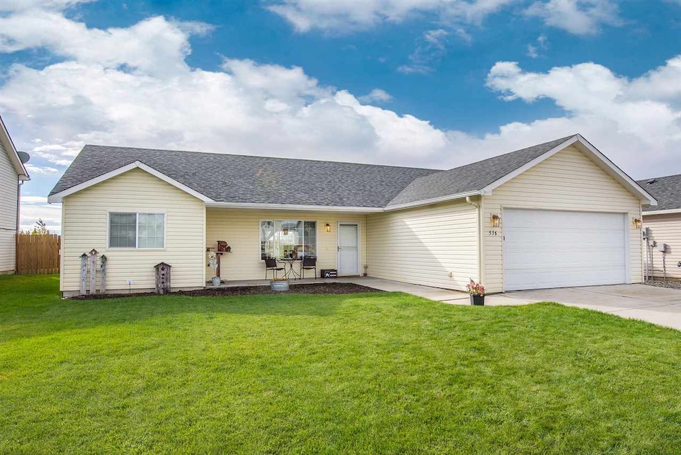 516 E Norma Lee Ave, Medical Lake, WA 99022 - photo 1