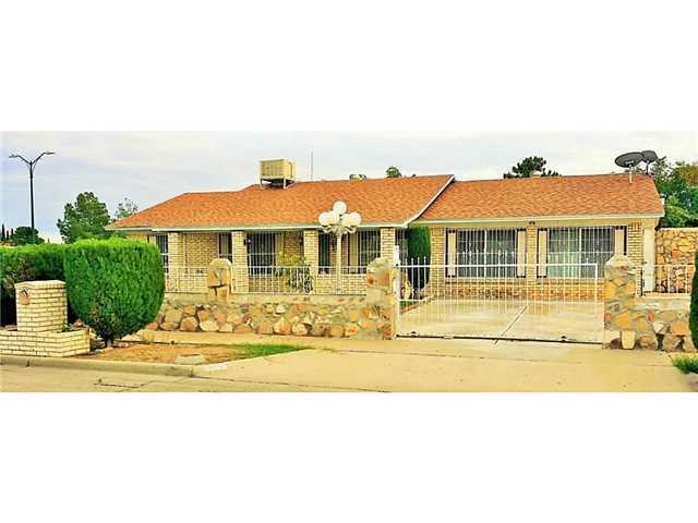 10824 Miller Barber Dr, El Paso, TX 79935 - photo 1