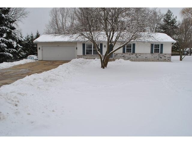5554 Colleen Cir, Fitchburg, WI 53711 - photo 1