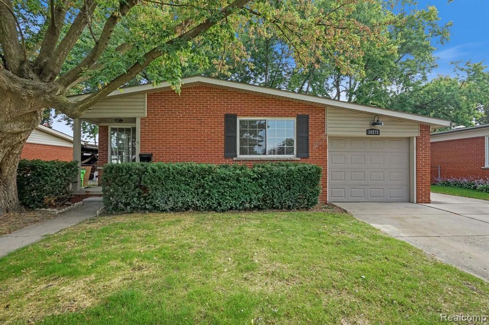 30272 Hennigan St, Roseville, MI 48066 - photo 1