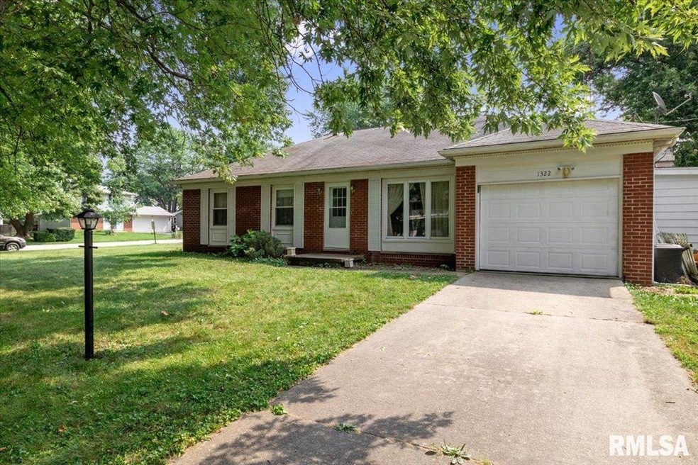 1322 Richland Ave, Lincoln, IL 62656 - photo 1