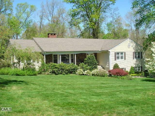 82 White Oak Ln, Stamford, CT 06905 - photo 1