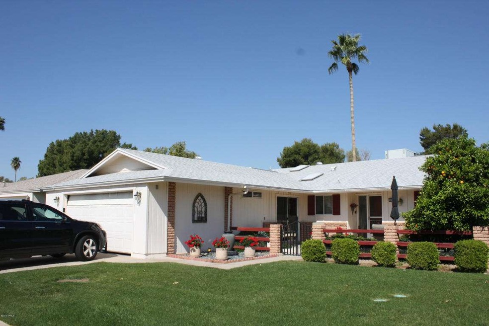 10726 W Hatcher Rd, Sun City, AZ 85351 - photo 1