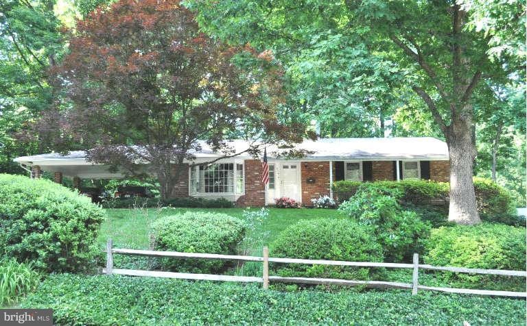 9114 Hamilton Dr, Fairfax, VA 22031 - photo 1