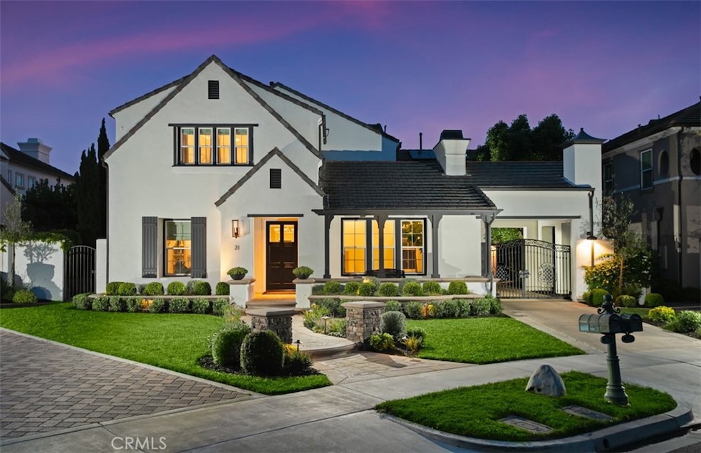 Sold $5,492,000 • Co-Listing Agent