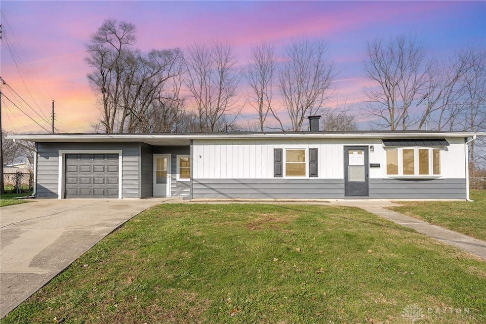 906 N Scott St, New Carlisle, OH 45344 - photo 1