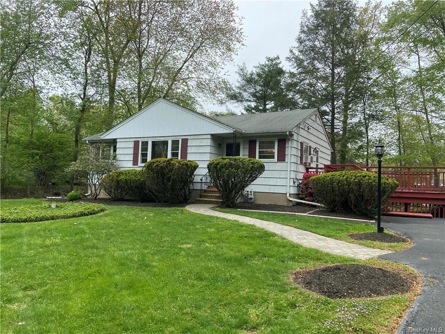 7 Huffman Rd, Valley Cottage, NY 10989 - photo 1