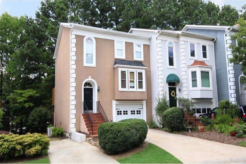 Desirable End Unit with Attractive Curb Appeal and