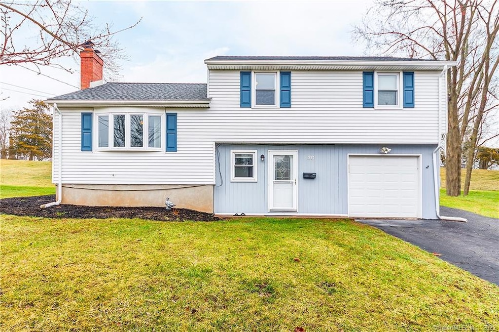 30 Newport Dr, Bloomfield, CT 06002 - photo 1