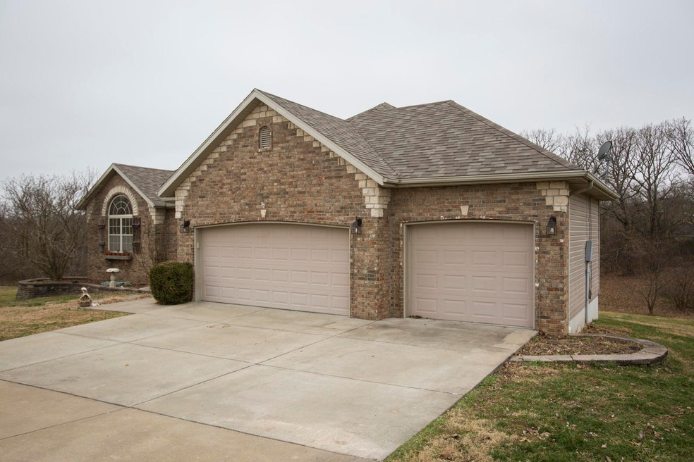 1625 S Mayfair Ln, Nixa, MO 65714 - photo 1