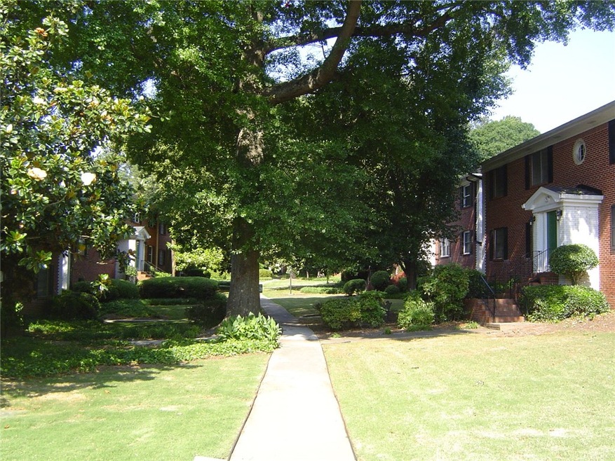 Courtyard at Paces Forest Condominiums