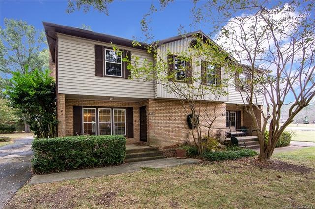 Welcome Home! Great townhome in South Charlotte.