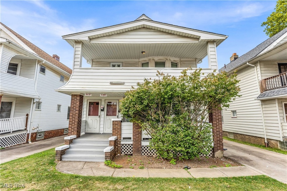 View of front of home featuring a balcony