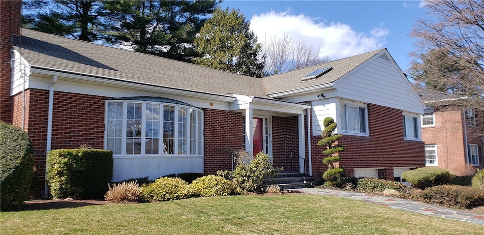 21 Dorset Rd, Pawtucket, RI 02860 - photo 1