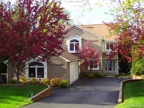 Lakefront Residence