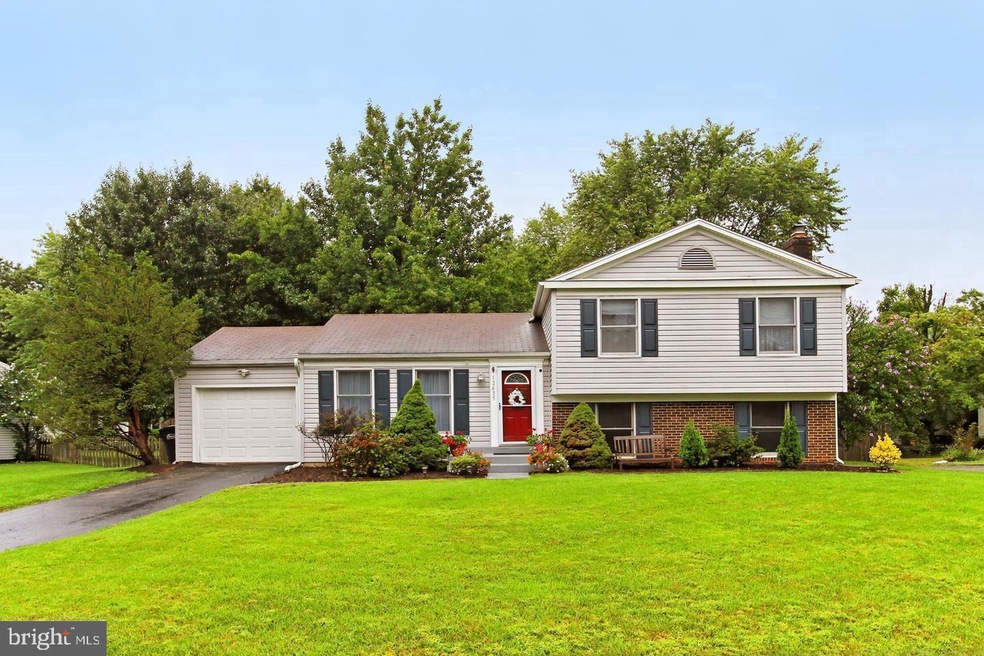 12635 Etruscan Dr, Herndon, VA 20171 - photo 1