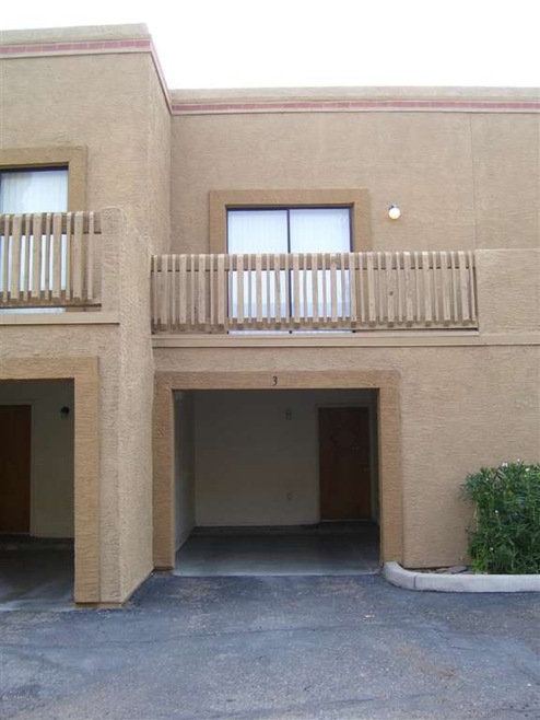 Carport  & entryway
