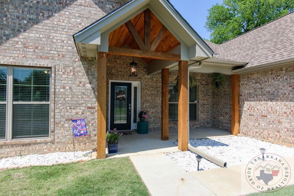 223 Pebble Creek Cir, Texarkana, TX 75501 - photo 1