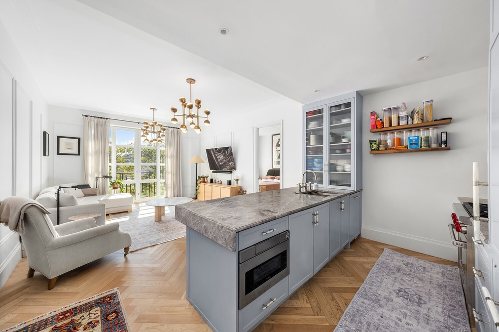 250 East 21st Street unit 3 B, New York, NY 10010 - photo 1