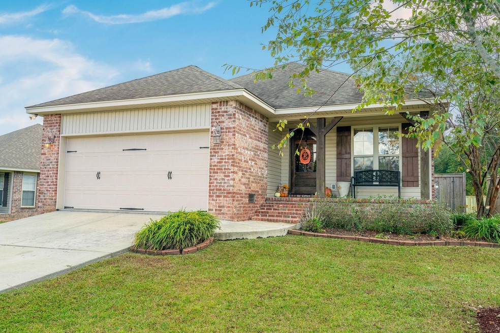 52 Hawthorne Dr