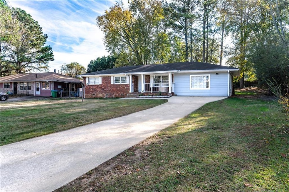 Single story home with a front lawn and covered po