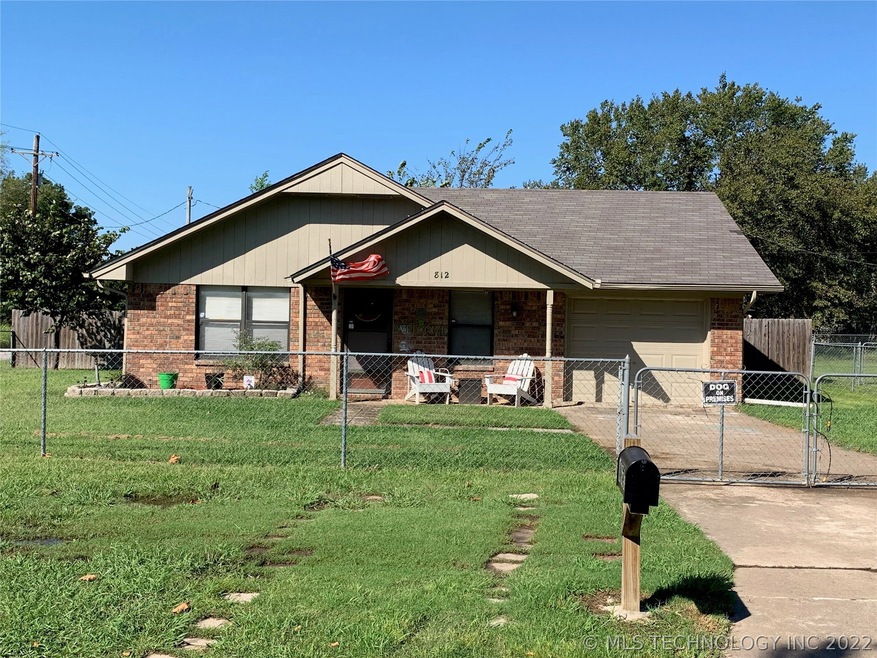 812 S Taft Ave, Okmulgee, OK 74447 - photo 1