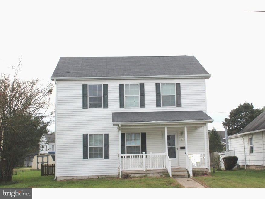 221 Commerce St, Harrington, DE 19952 - photo 1