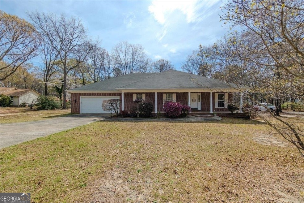 221 E Virginia Ln, Macon, GA 31217 - photo 1