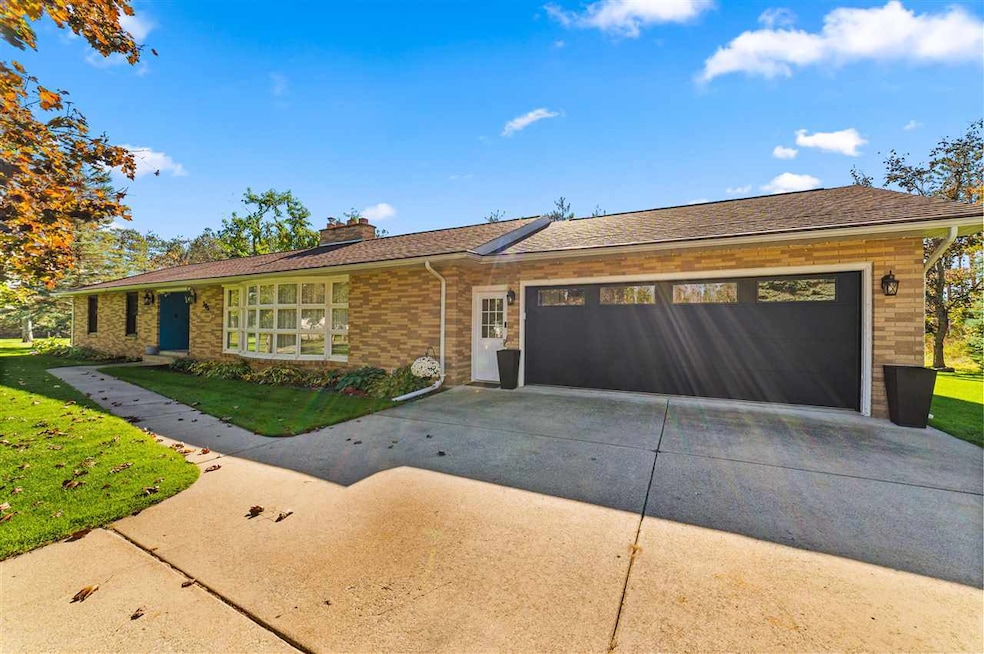 385 S Estates Dr, Gaylord, MI 49735 - photo 1